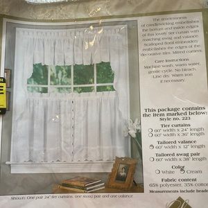 Off White Valance   New in package. This is for valance only. Candlewick…